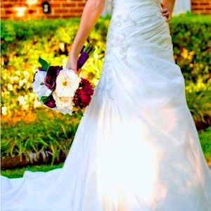 NEW David’s Bridal Ivory Taffeta Style long train beaded princess wedding gown 4